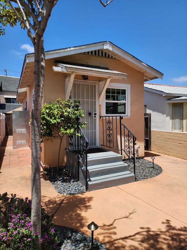 Building Photo - Coronado: Charming 1bd/1ba Village Cottage