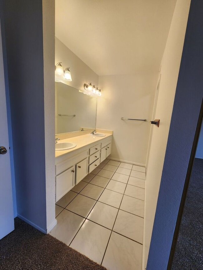 Building Photo - $1000 Holiday Move In Spec! The Bluffs at ...