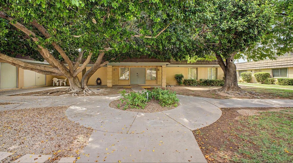 Building Photo - 1623 E Malibu Dr
