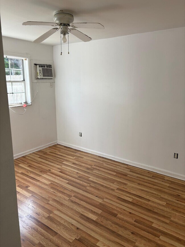 Building Photo - 524 South B Street