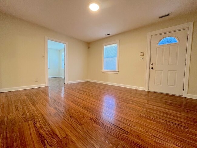 Building Photo - Charming 3-Bedroom Home for Rent
