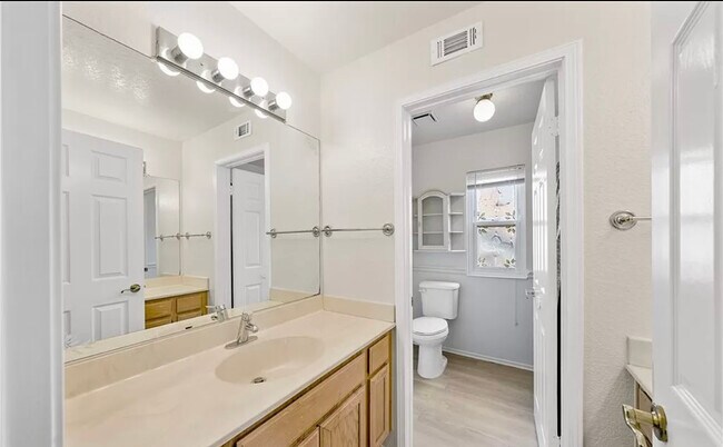 Building Photo - 40095 Festival Rd