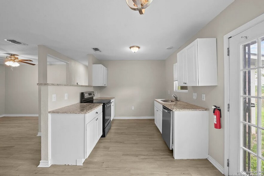 Building Photo - 8831 Hunters Creek St