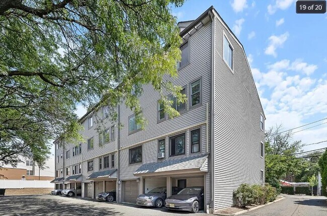 Primary Photo - 741 10th St