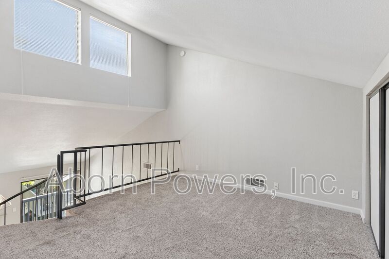 Building Photo - 3180 Country Club Dr