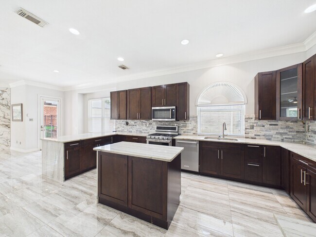 Building Photo - 6206 Canyon Run Ct
