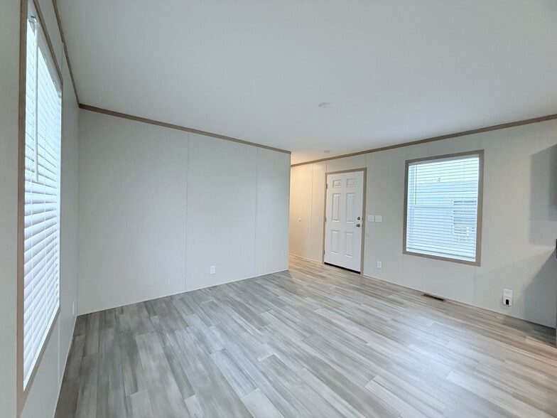 Building Photo - 29669 Danbury Ct