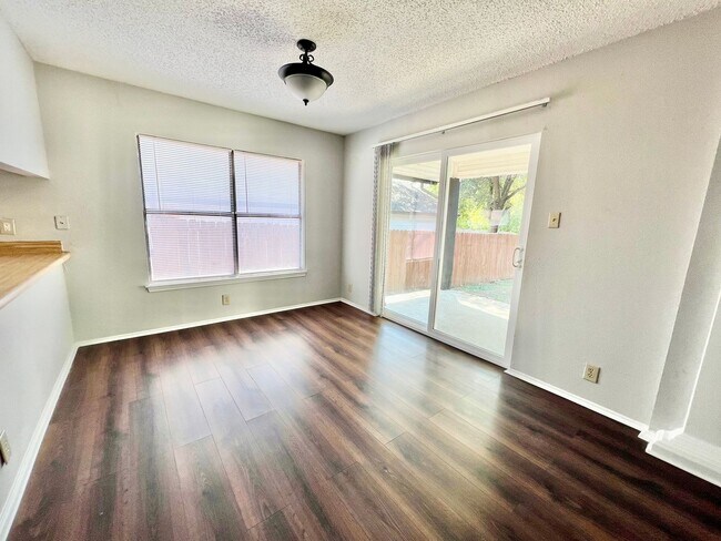 Building Photo - *MOVE IN SPECIAL* Charming 3BR Home Near Randolph AFB with Fireplace & Covered Patio!
