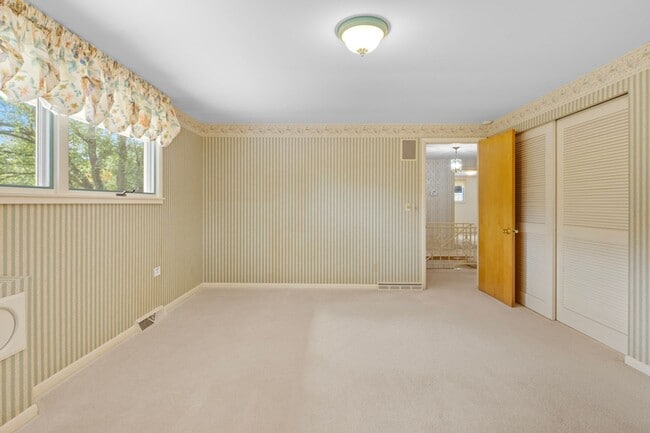 Building Photo - 4 bed 3.5 bath home in East Grand Rapids