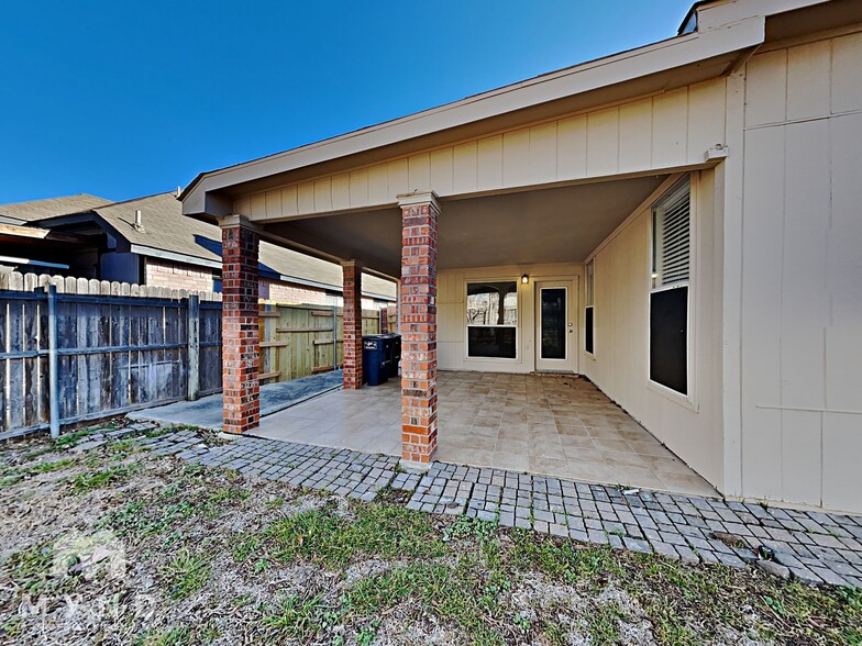 Building Photo - 6801 Amberdale Dr