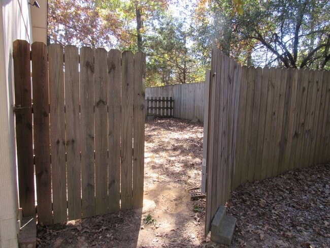 Building Photo - Contact Peggy Goodman 501 676 1758