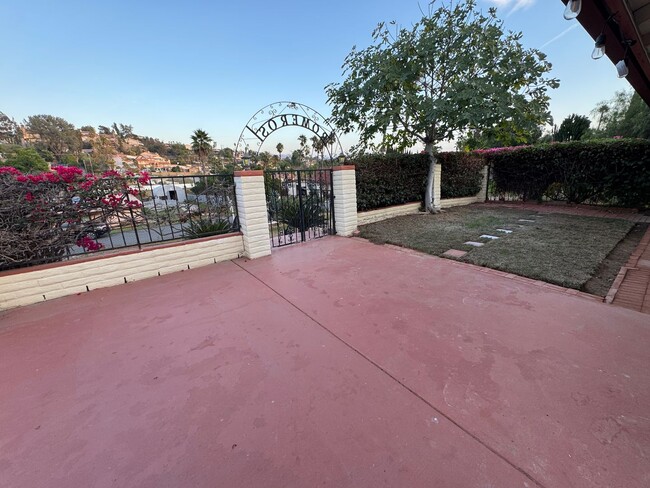 Building Photo - El Cajon Rancho Estate