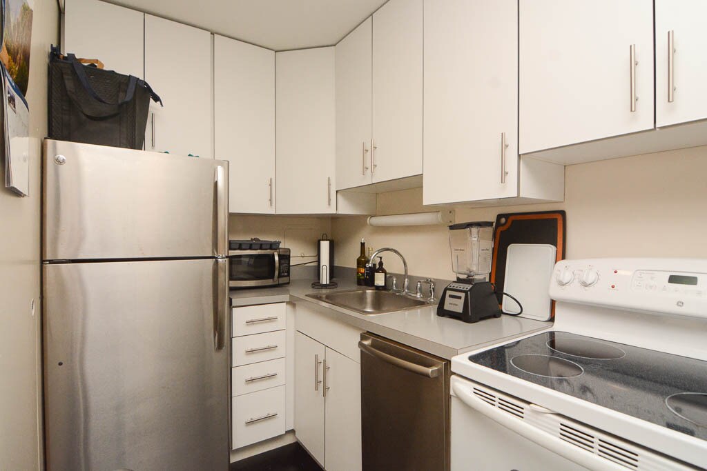 Building Photo - 2400 N Lakeview Ave