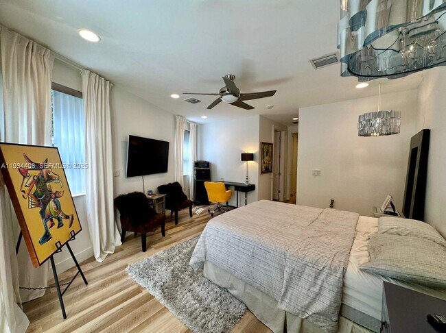 Building Photo - 407 SW 5th St