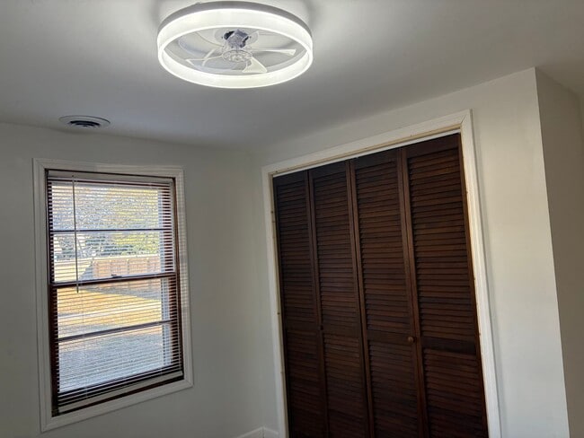 Building Photo - 2 Bedroom 1 Bath Home in Jarvisburg $1975/mo