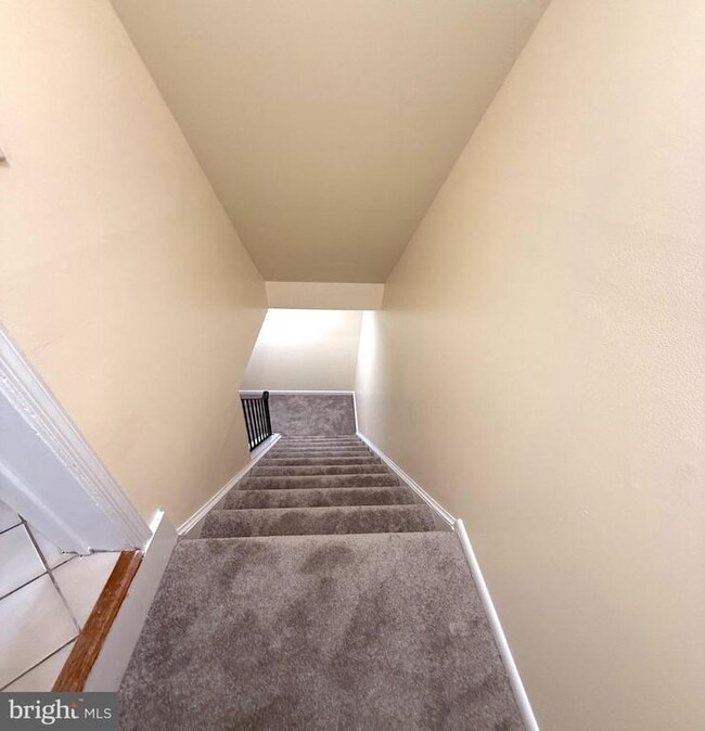 Building Photo - 5278 Lonsdale Dr