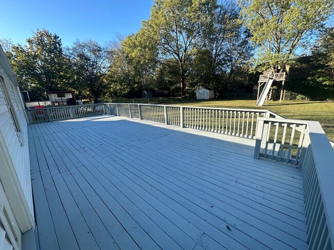 Building Photo - FOR LEASE - 3 bed, 2 bath, 1400 sqft single-family home