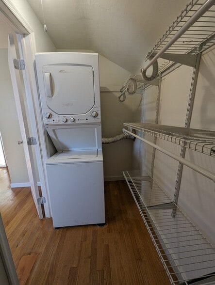 Building Photo - 1117 Logan Ave