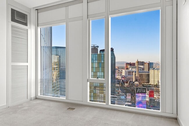 Building Photo - Stunning North Strip/City views from this UNFURNISHED 1+Den/1.5ba residence.