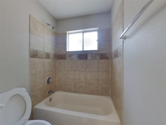Building Photo - 4523 Mossygate Dr