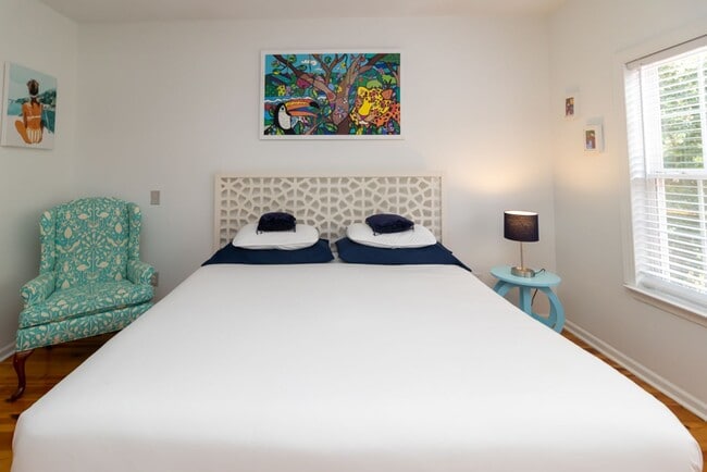 Building Photo - Lovely Townhome Available In Yacht Cove