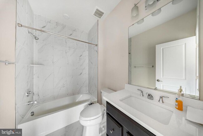Building Photo - 3525 Carnaby St