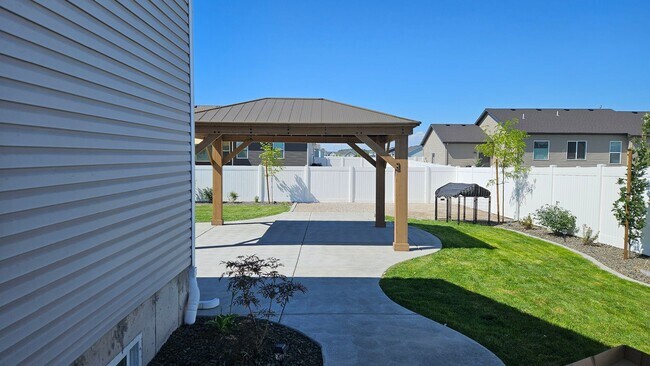 Building Photo - 3 Bed 2 Full Bath home