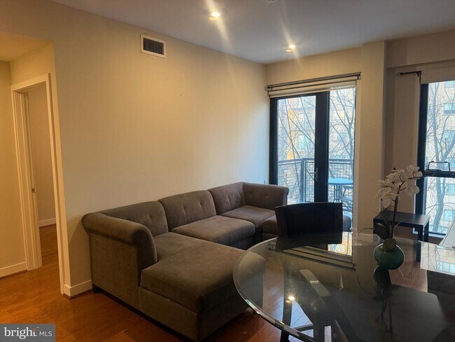 Building Photo - 1320 Fenwick Ln