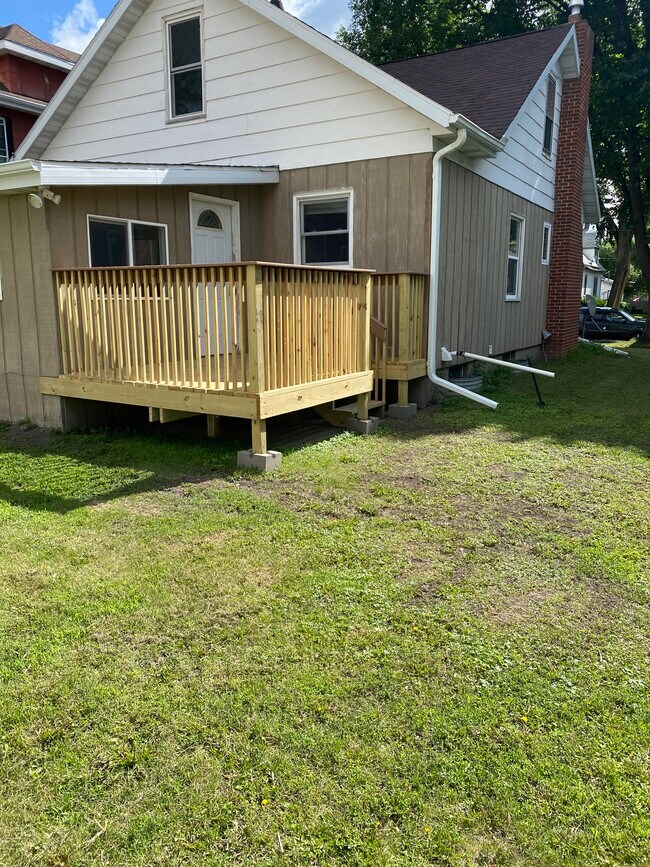 Building Photo - 720 3rd St N