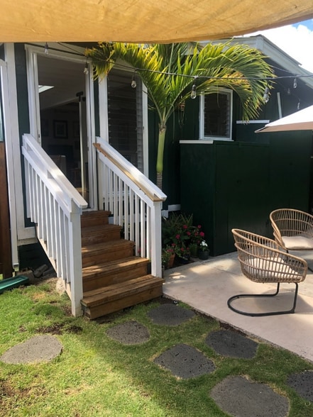 Building Photo - 827A Oneawa St