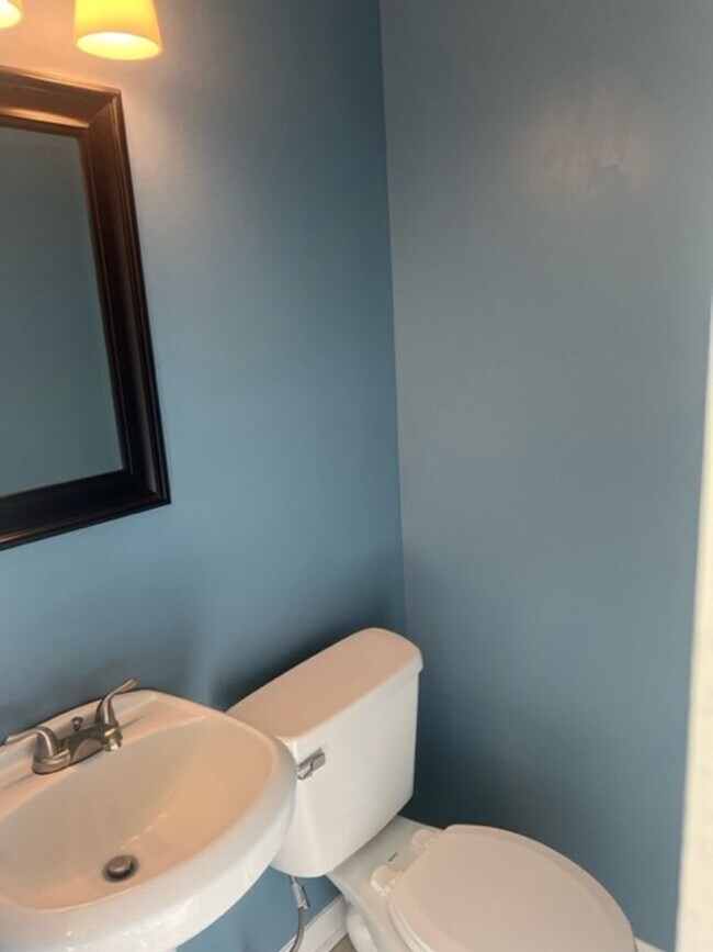 Building Photo - 5382 Leicester Ct