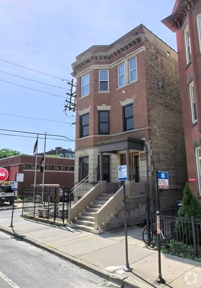 Building Photo - 615 W Armitage Ave