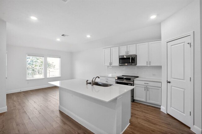 Building Photo - 289 Rivers Edge Dr