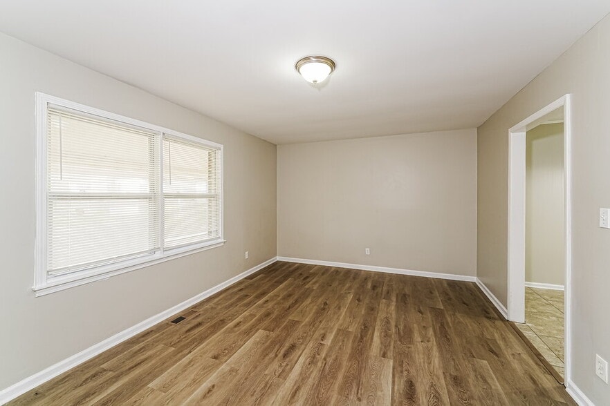 Building Photo - 629 16th Terrace Cir NW