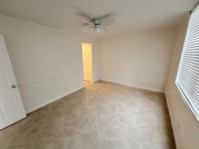 Building Photo - 9230 Lagoon Pl