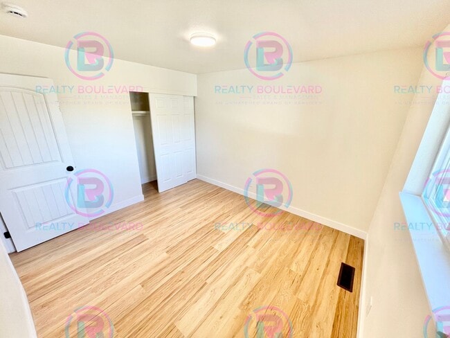 Building Photo - Charming 2-Bedroom 1 Bath fenced yard with patio