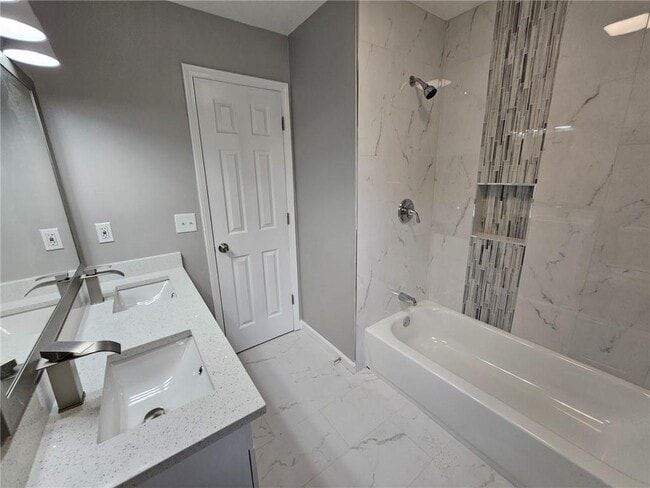 Building Photo - 999 Braselton Hwy