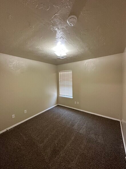 Building Photo - 809 Beechwood Way