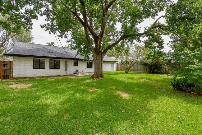 Building Photo - 5019 Stillbrooke Dr