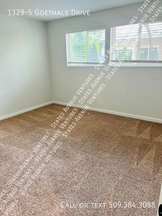 Building Photo - 1329 Goethals Dr