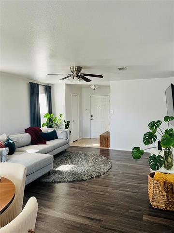 Building Photo - 1308 Divine Dr