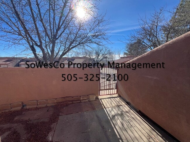 Building Photo - Beautifully Remodeled Condo (with seasonal pool)