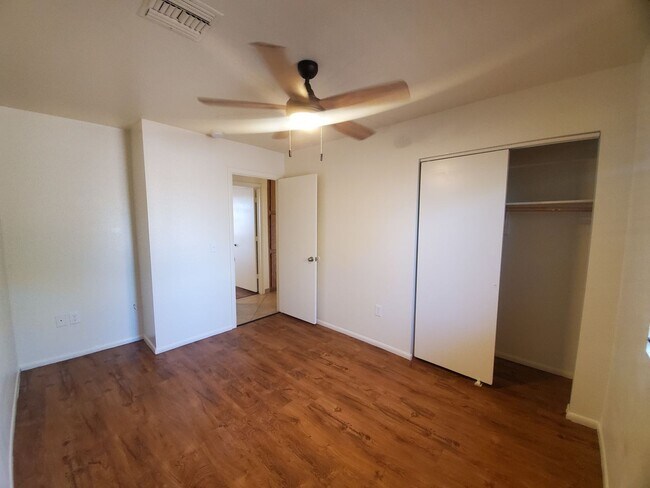 Building Photo - 4 bedroom, 1.5 bath - North Phoenix - Big ...