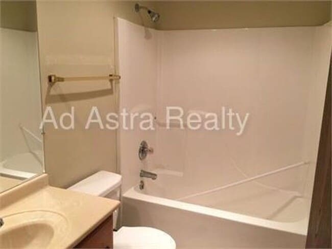 Building Photo - Platte City 2 Bedroom Duplex-Coming SOON!!