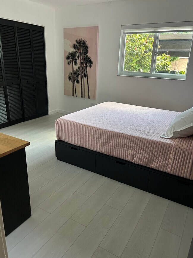 Building Photo - 16530 Club Blvd