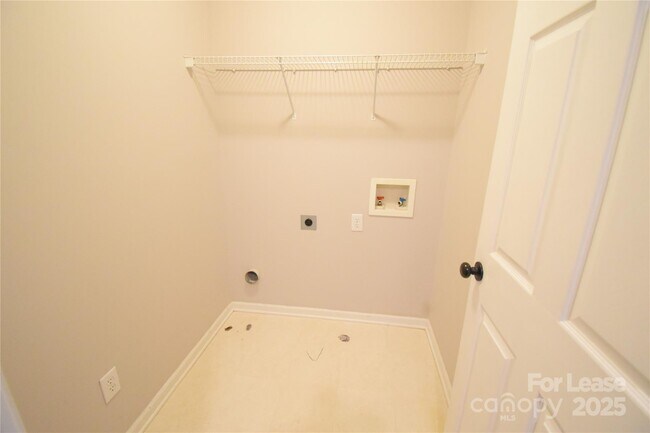 Building Photo - 6827 Braddock Ln