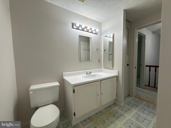 Building Photo - 5519 Inverness Woods Ct