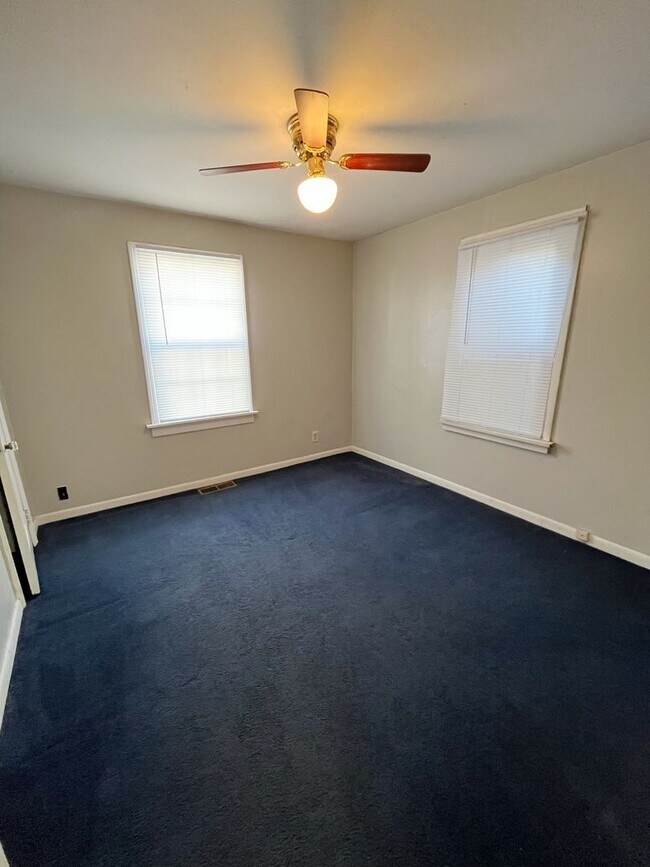 Building Photo - 4 Bedroom, 2.5 Bathroom House!