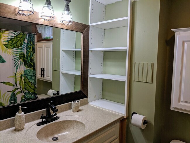 Building Photo - 140 Paquette Cir