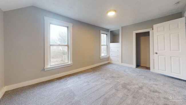 Building Photo - Lorain/W.73 neighborhood, updated 3 bed/1 bath single family house.